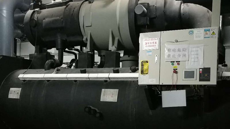 在选择螺杆冷水机时，除了关注上述参数外，还应综合考虑以下因素：
